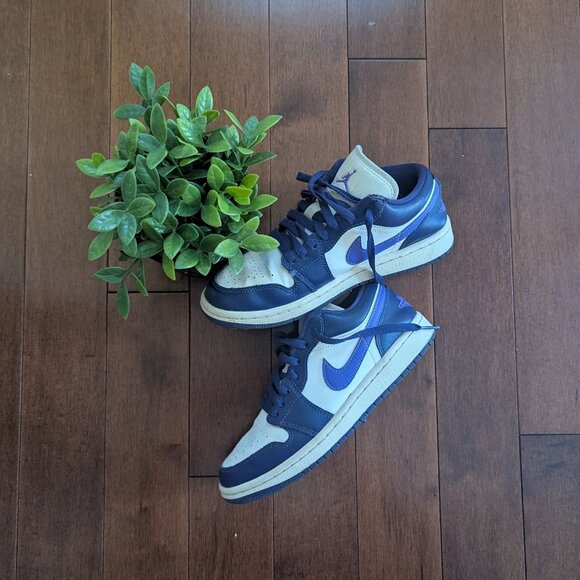 NIKE JORDAN 1 PURPLE LOW SNEAKERS - Picture 1 of 5